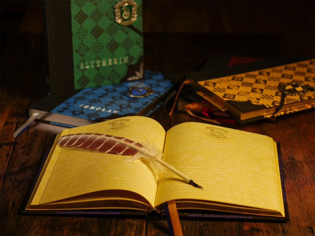 Product image Harry Potter - Hogwarts Crest Deluxe Notebook