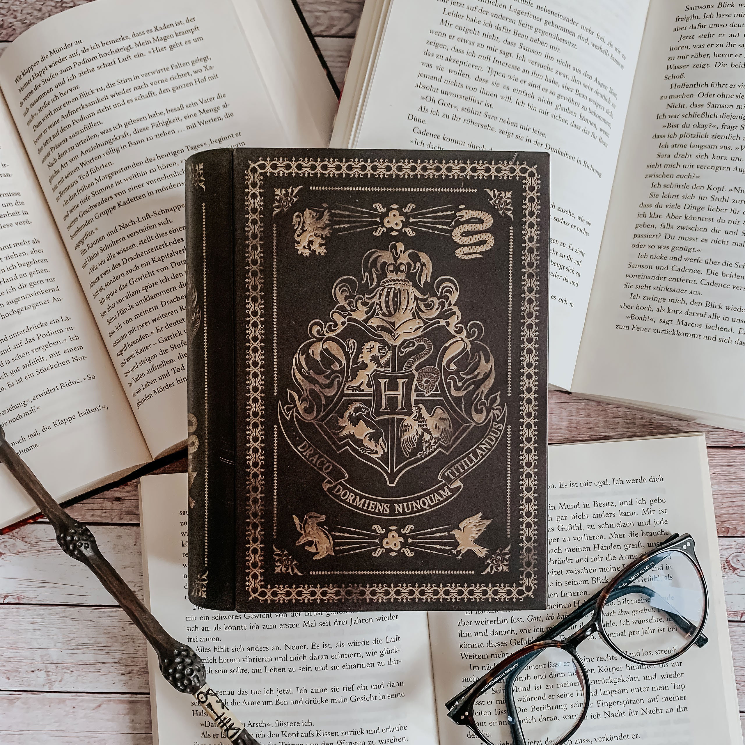 Immagine del prodotto Harry Potter - Salvadanaio libro di magia di Hogwarts