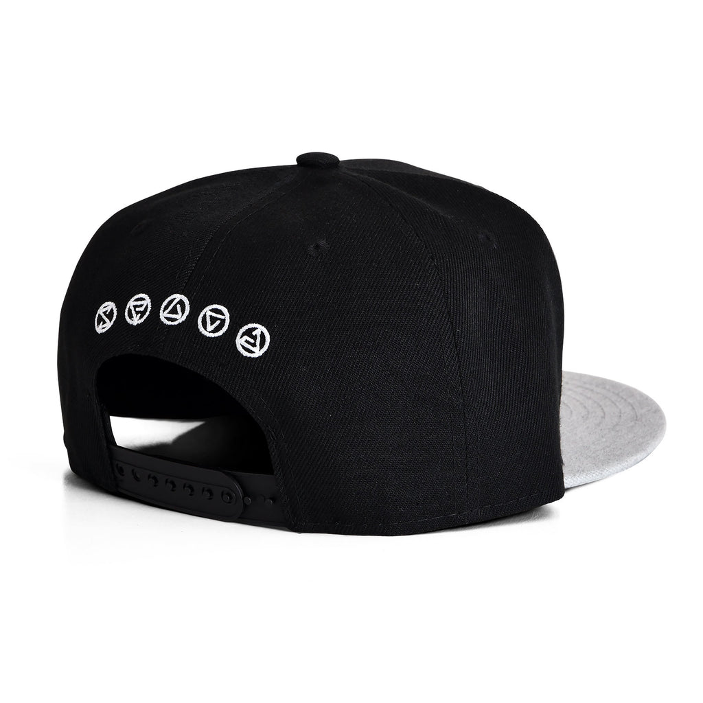 Product image Witcher - Wolf Medallion Snapback Cap