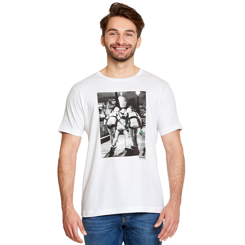 Immagine del prodotto T-shirt Imperial Fighters at Night per fan di Star Wars