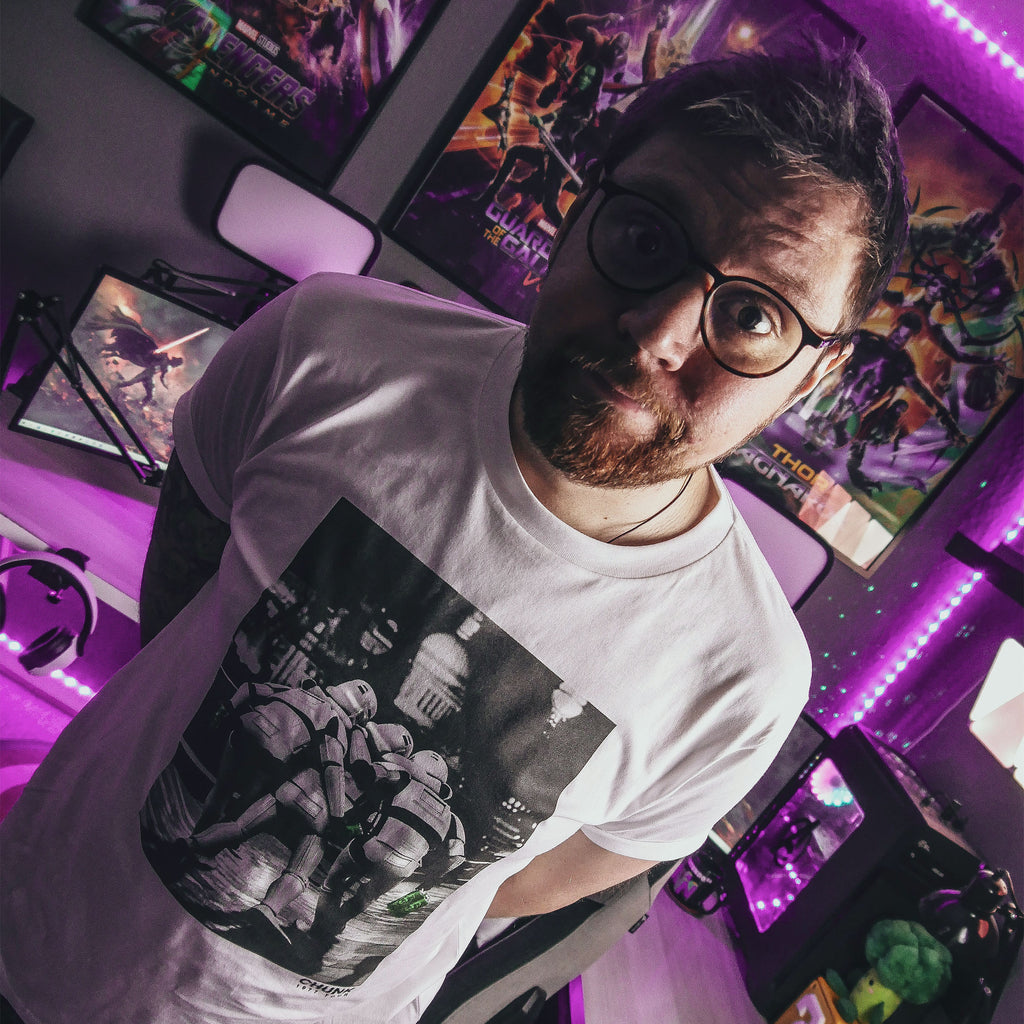 Immagine del prodotto T-shirt Imperial Fighters at Night per fan di Star Wars