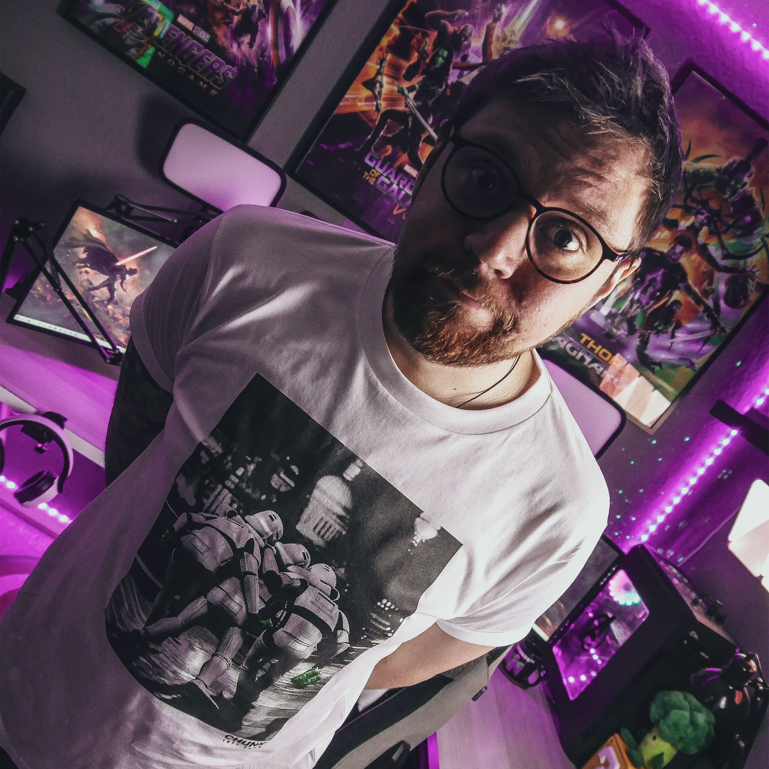 Immagine del prodotto T-shirt Imperial Fighters at Night per fan di Star Wars