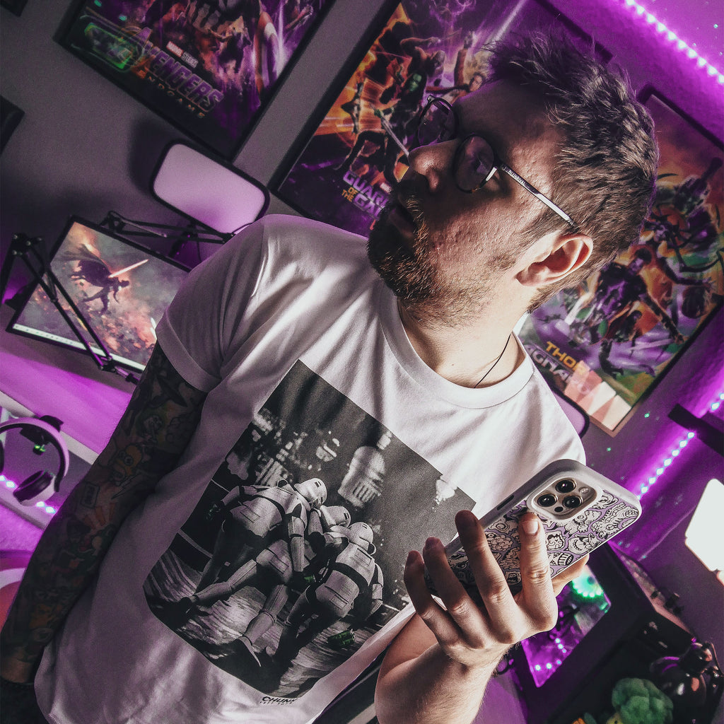 Immagine del prodotto T-shirt Imperial Fighters at Night per fan di Star Wars