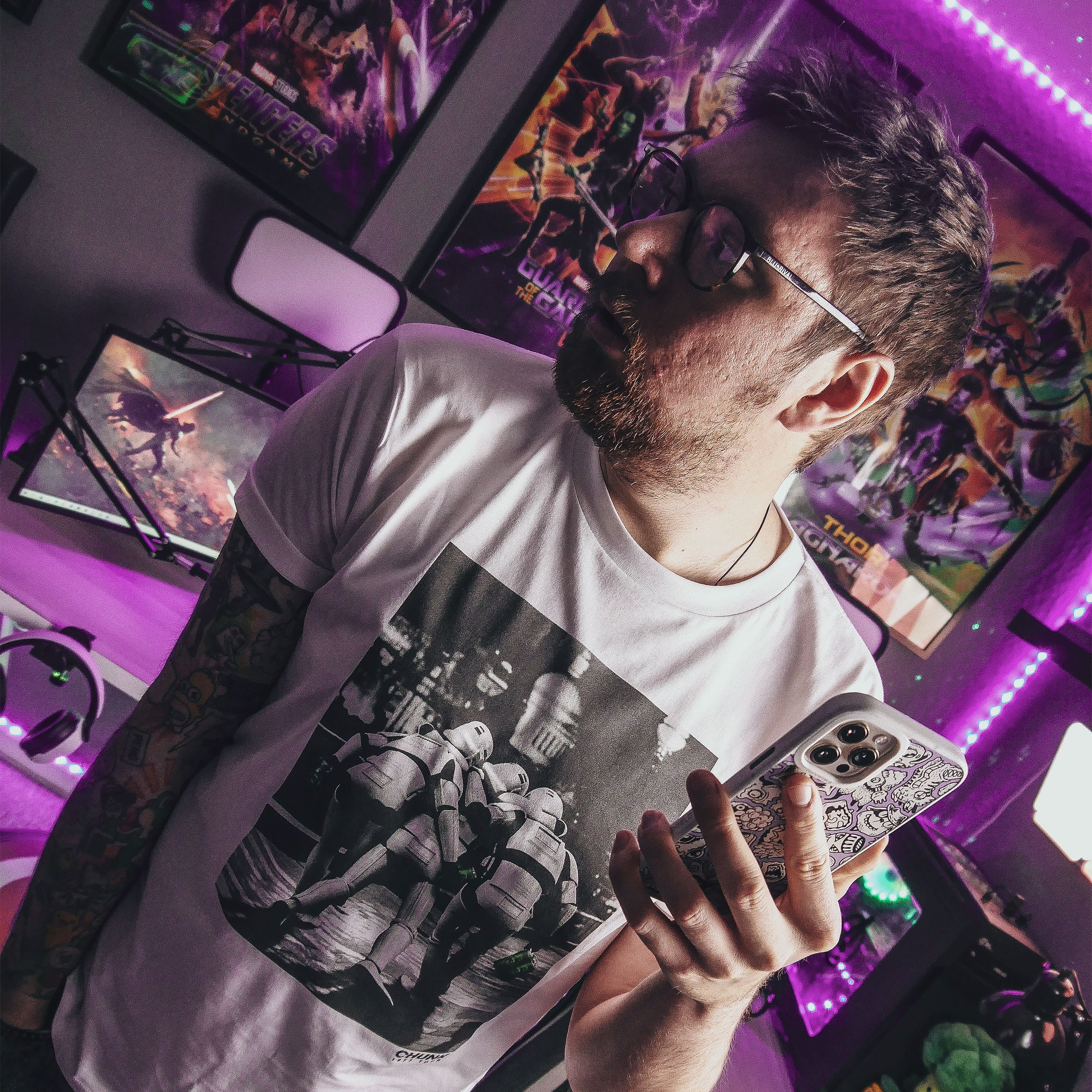 Immagine del prodotto T-shirt Imperial Fighters at Night per fan di Star Wars
