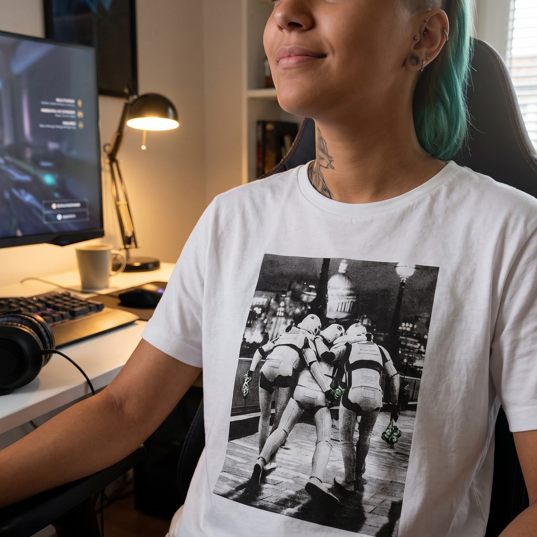 Immagine del prodotto T-shirt Imperial Fighters at Night per fan di Star Wars