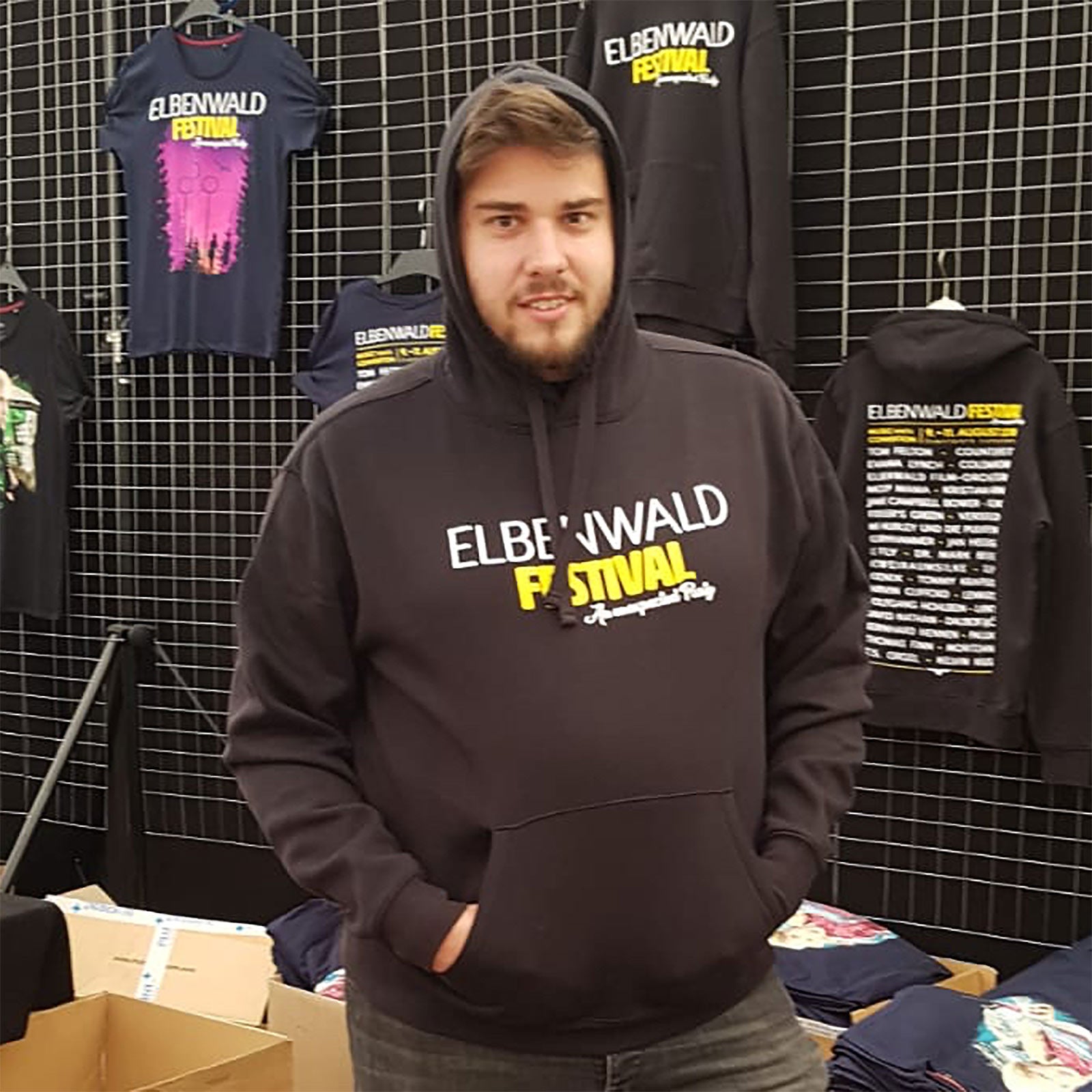 Immagine del prodotto Felpa con cappuccio nera del Festival Elbenwald