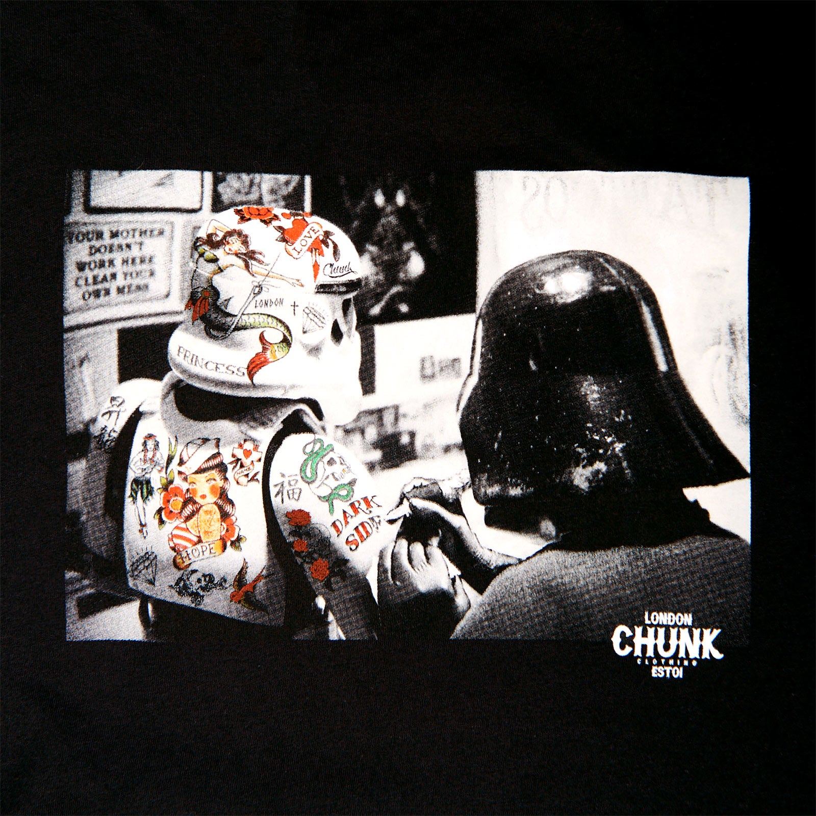 Immagine del prodotto T-shirt Dark Side Tattoo per fan di Star Wars nera
