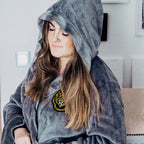 Immagine del prodotto Harry Potter - Accappatoio grigio con stemma Hufflepuff