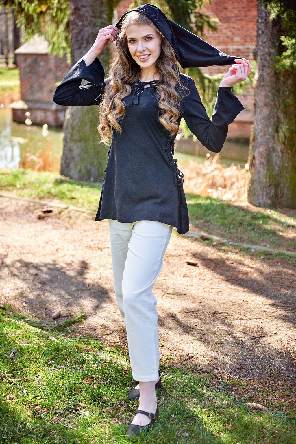 Immagine del prodotto Blusa medievale Lea con cappuccio nero