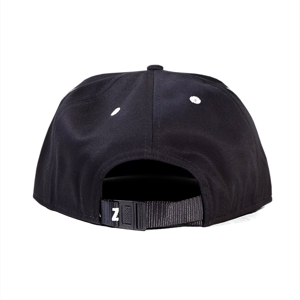 Product image Zelda - Hyrule Logo Snapback Cap black-white