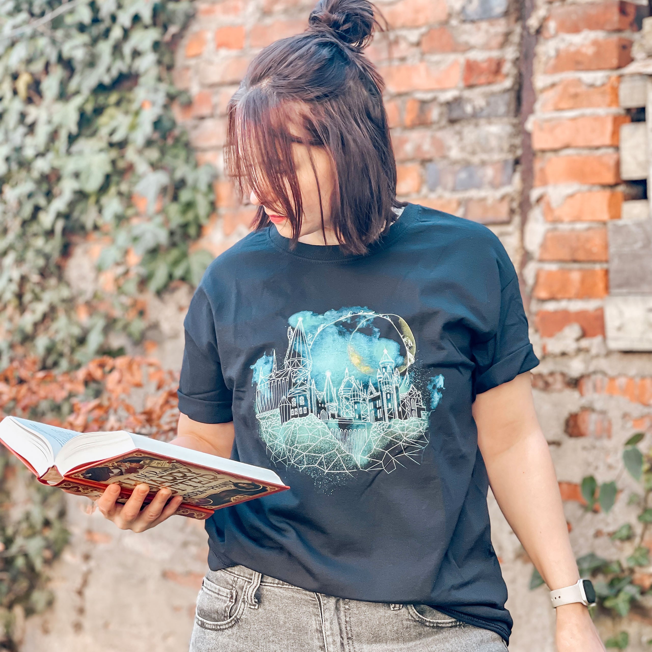 Immagine del prodotto Harry Potter - T-shirt nera con schizzo di Hogwarts di notte
