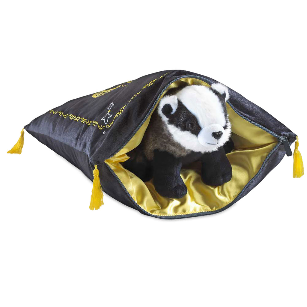 Immagine del prodotto Harry Potter - Cuscino con stemma di Hufflepuff con figura di peluche