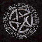 Immagine del prodotto Supernatural - Accappatoio con Simbolo Anti Possessione