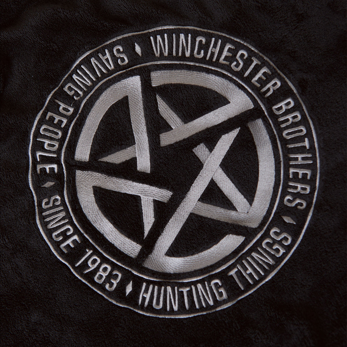 Immagine del prodotto Supernatural - Accappatoio con Simbolo Anti Possessione