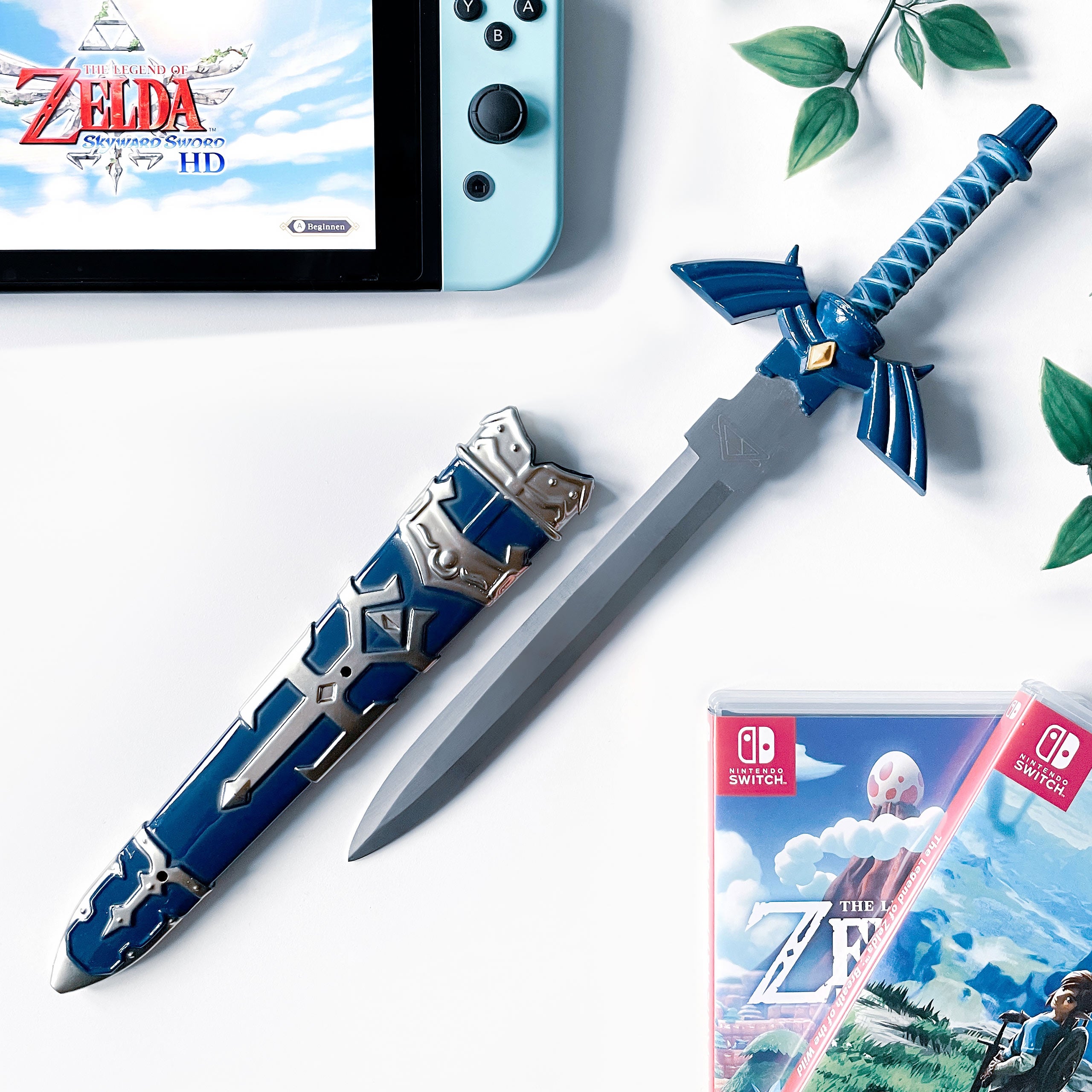 Immagine del prodotto Replica in miniatura della Master Sword con fodero per fan di Zelda