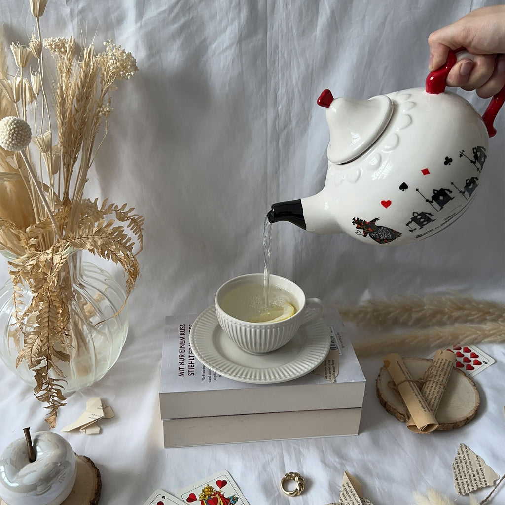 Immagine del prodotto Alice nel Paese delle Meraviglie - Teiera della Regina di Cuori con sottotazza