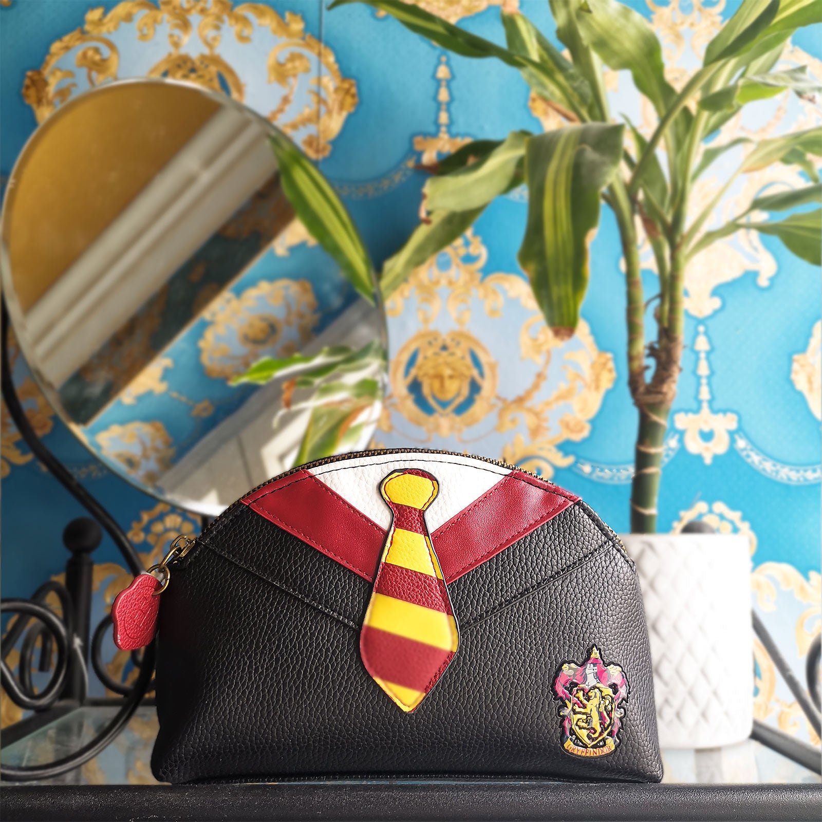 Immagine del prodotto Harry Potter - Gryffindor Suit & Tie Beauty case