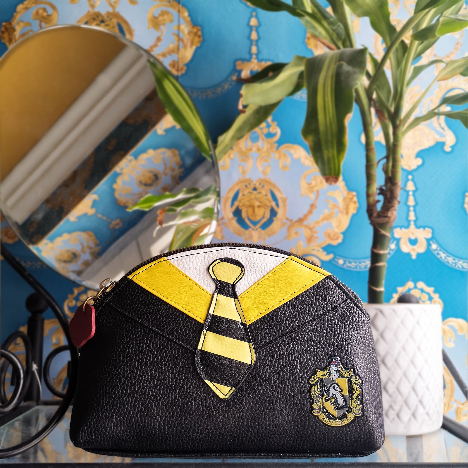 Immagine del prodotto Harry Potter - Borsa da toilette Hufflepuff Suit & Tie