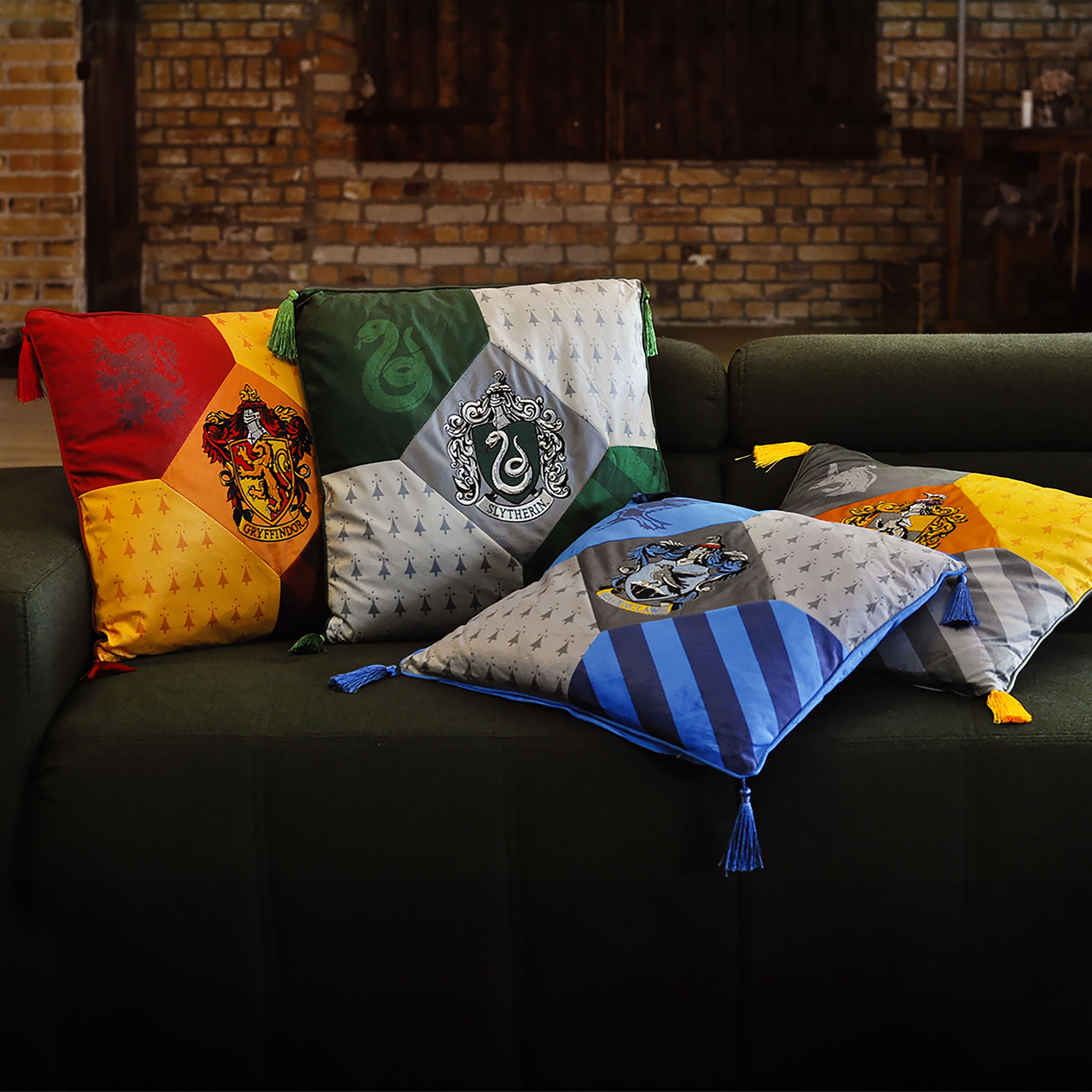 Immagine del prodotto Harry Potter - Cuscino Tassorosso con nappine deluxe