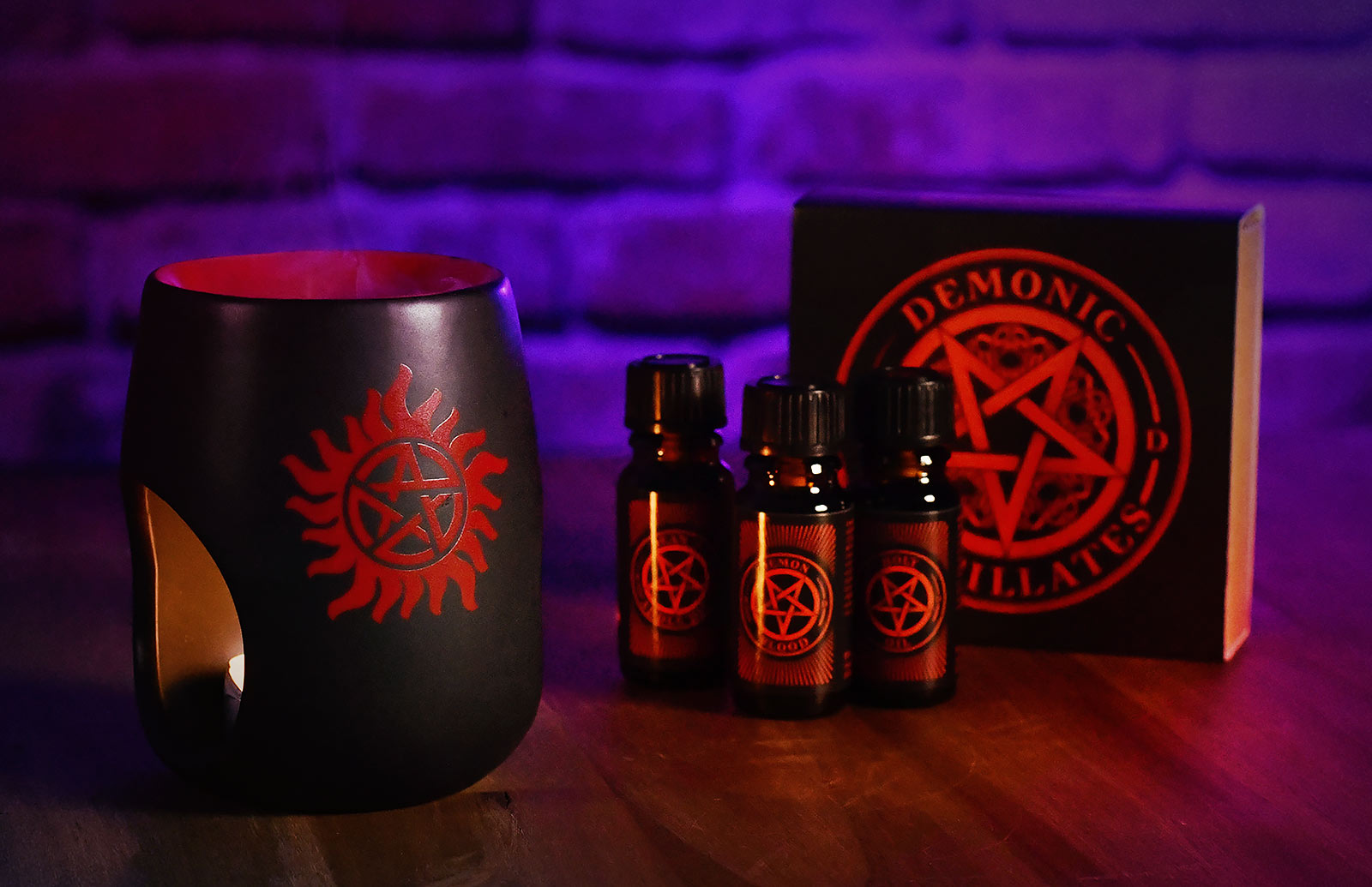 Immagine del prodotto Supernatural - Lampada Profumata con Simbolo Anti Possessione e Olio Profumato