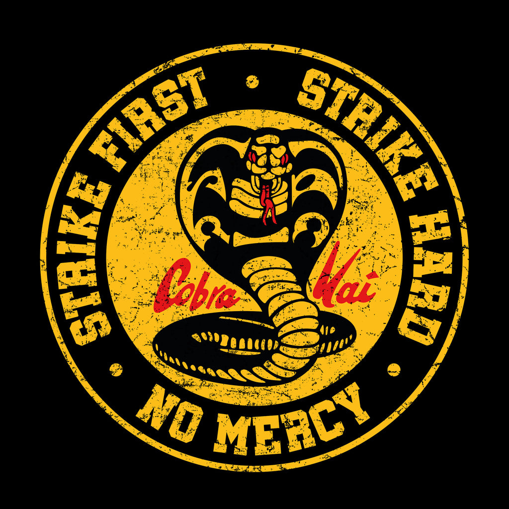 Immagine del prodotto T-shirt nera con logo Cobra Kai per fan di Karate Kid