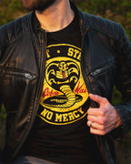 Immagine del prodotto T-shirt nera con logo Cobra Kai per fan di Karate Kid