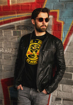 Immagine del prodotto T-shirt nera con logo Cobra Kai per fan di Karate Kid