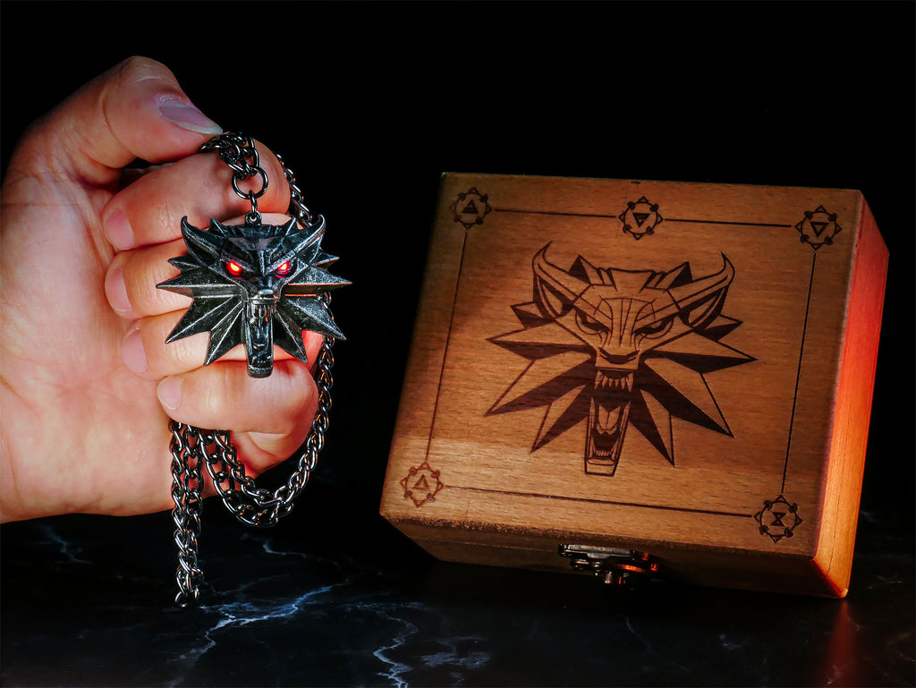 Immagine del prodotto Witcher - Medaglione Wild Hunt con occhi LED in scatola regalo