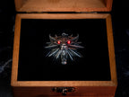 Immagine del prodotto Witcher - Medaglione Wild Hunt con occhi LED in scatola regalo