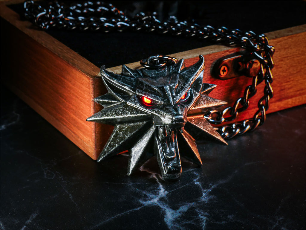 Immagine del prodotto Witcher - Medaglione Wild Hunt con occhi LED in scatola regalo