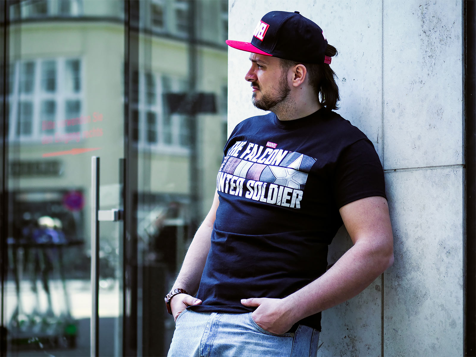 Immagine del prodotto The Falcon and the Winter Soldier - T-shirt con logo nera