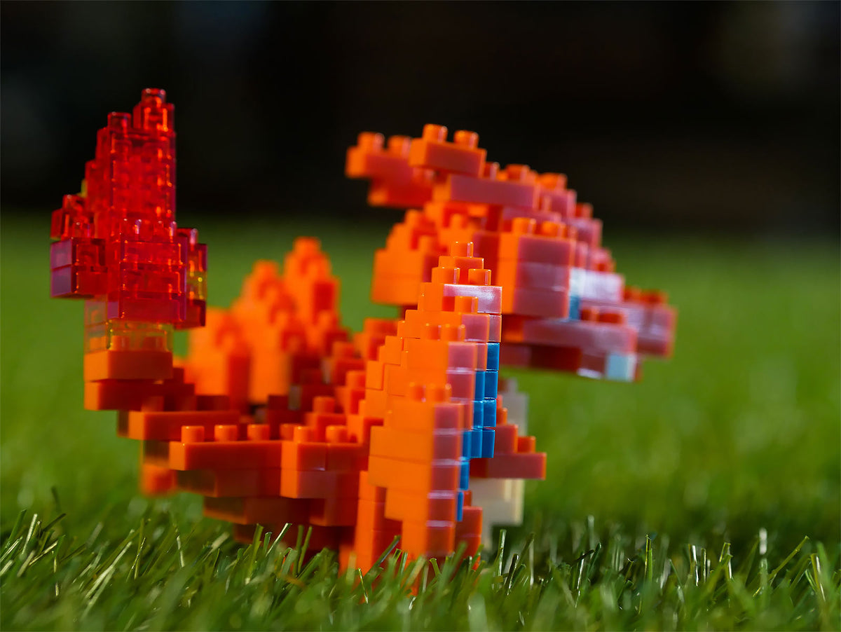 Immagine del prodotto Pokemon - Mini figura di Charizard nanoblock in mattoncini da costruzione