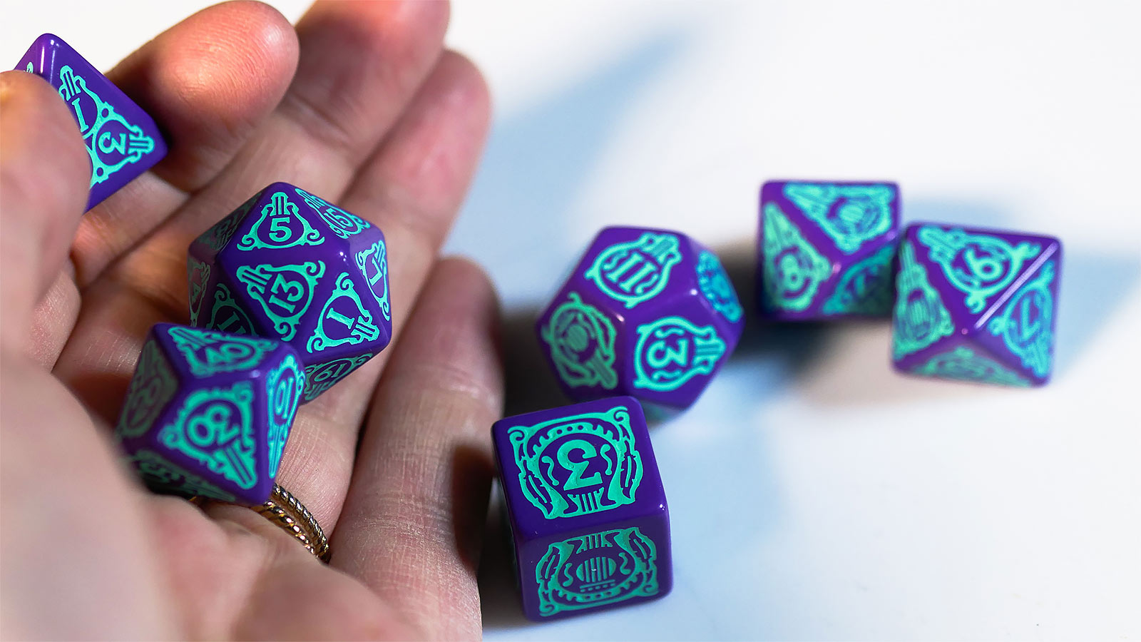 Immagine del prodotto Witcher - Dandelion Mezzo Secolo di Poesia RPG Set di Dadi 7 pezzi con Moneta da Collezione