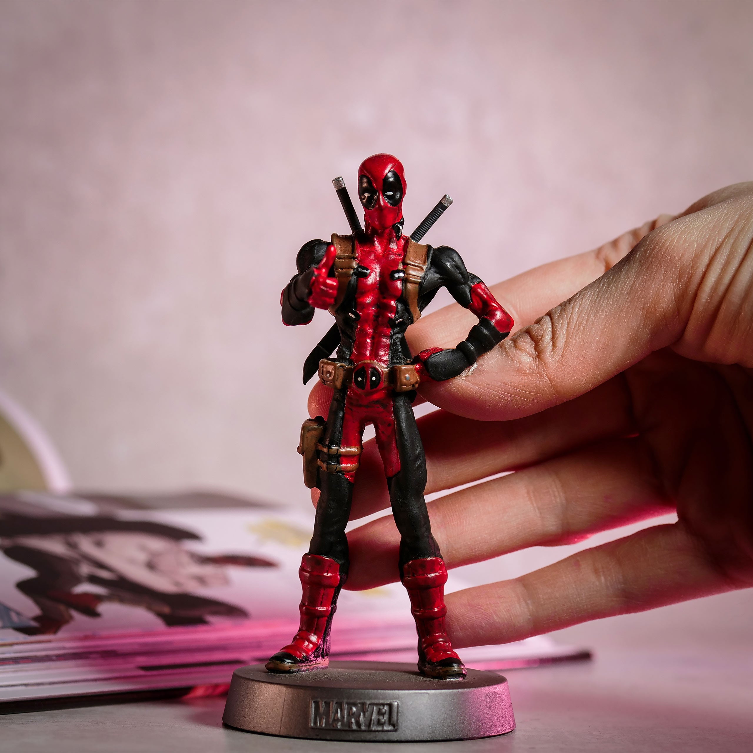 Immagine del prodotto Deadpool - Figura in metallo Heavyweights in latta da collezione