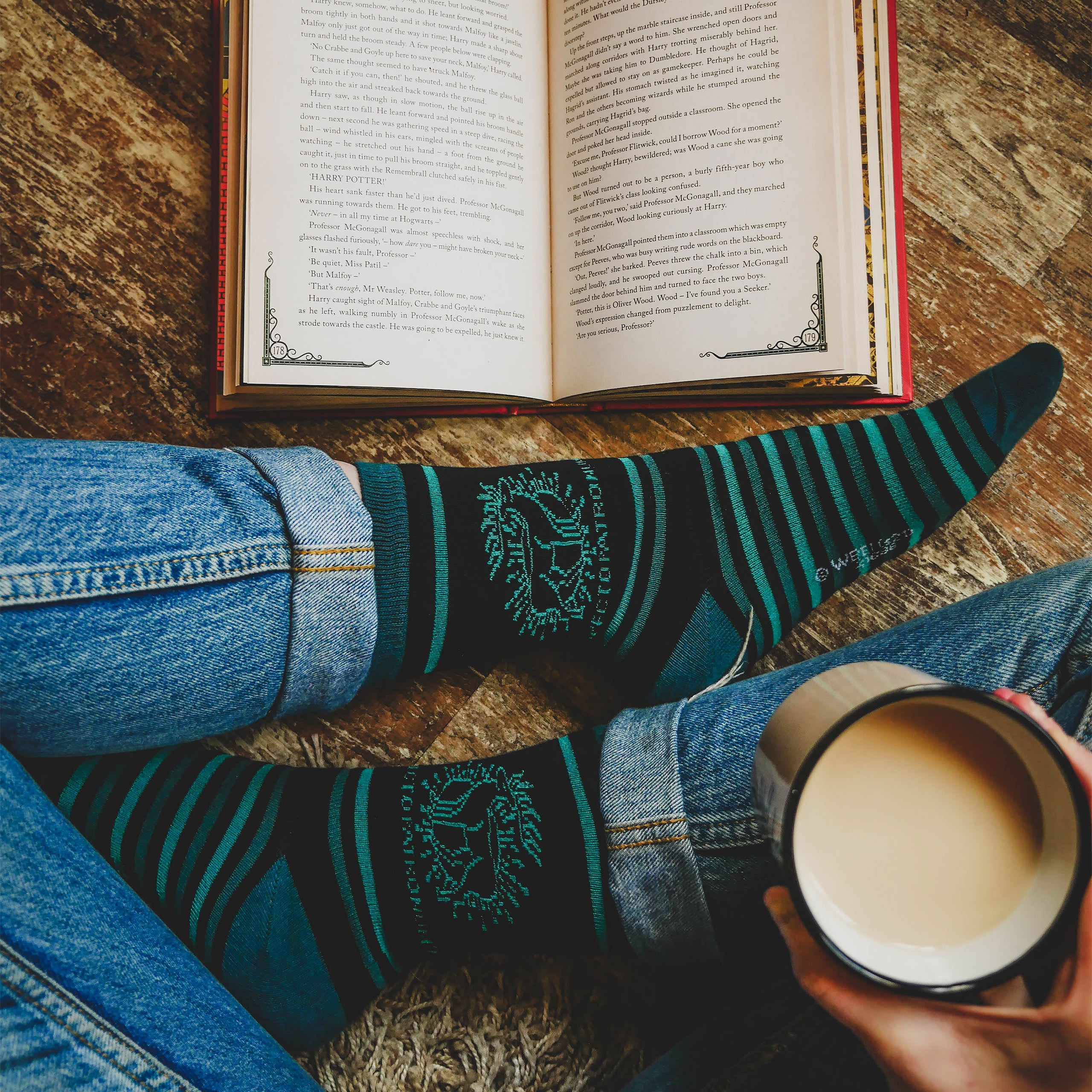Immagine del prodotto Set di 3 calzini Hogwarts in scatola regalo - Harry Potter
