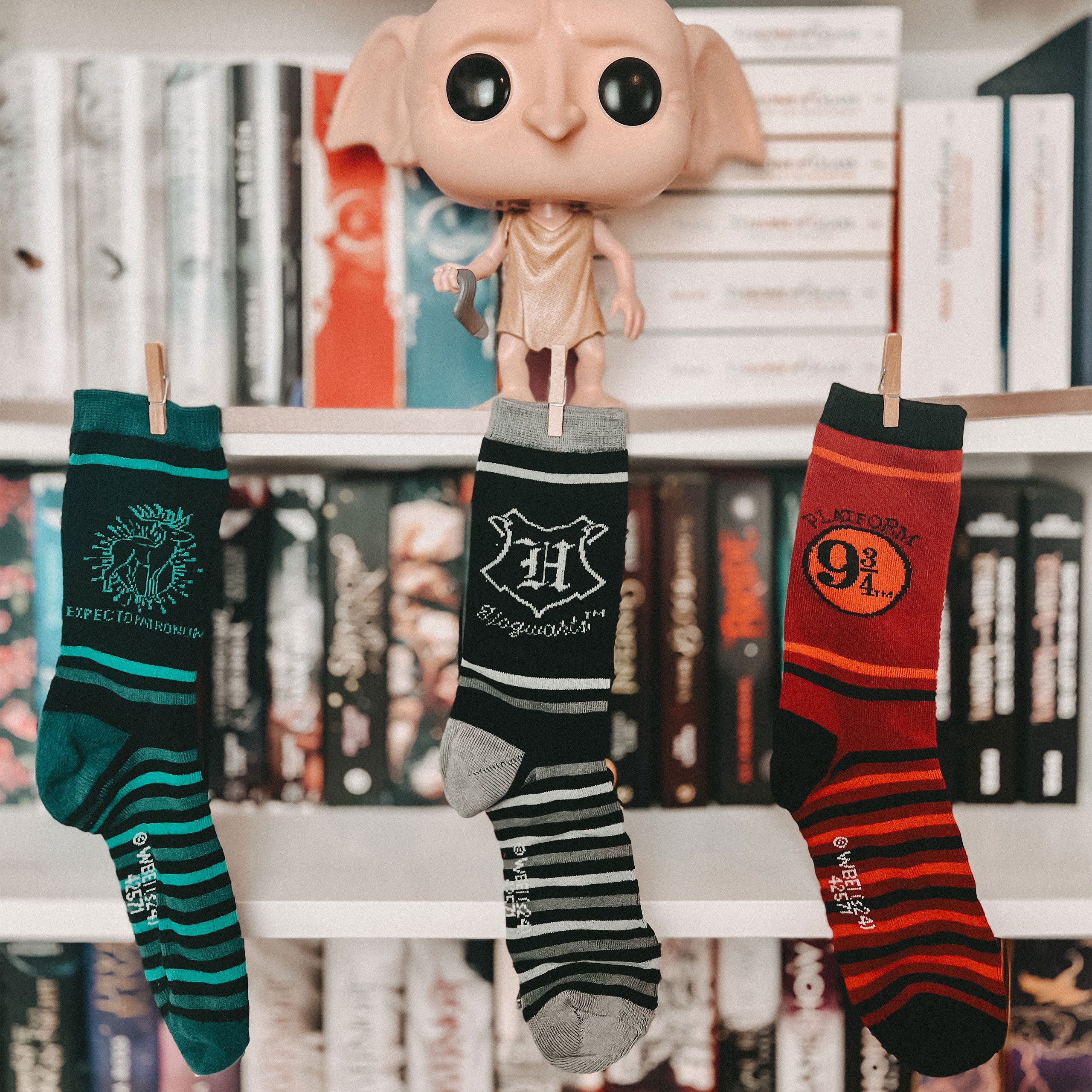 Immagine del prodotto Set di 3 calzini Hogwarts in scatola regalo - Harry Potter