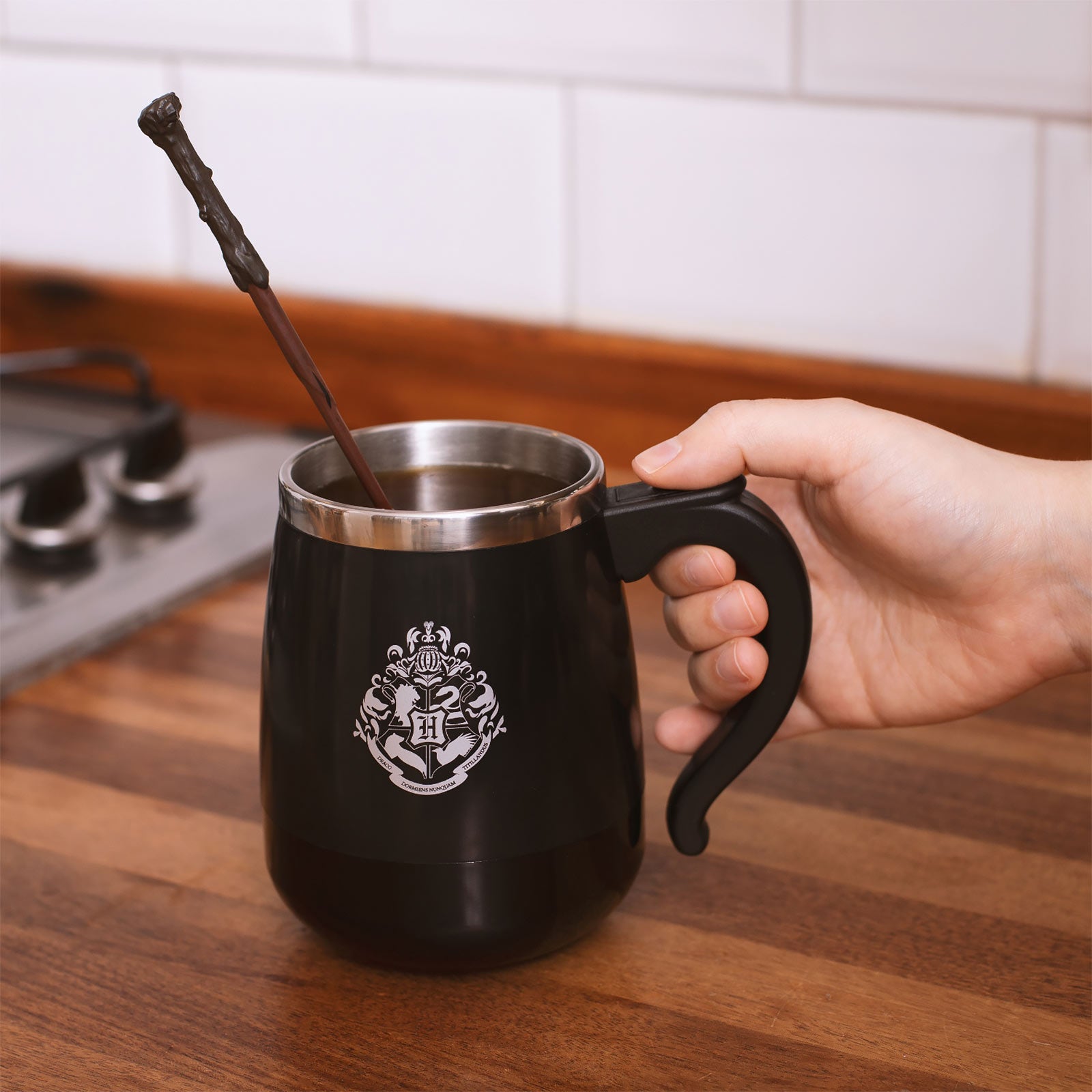 Immagine del prodotto Harry Potter - Tazza di Hogwarts con funzione di mescolamento e bacchetta magica