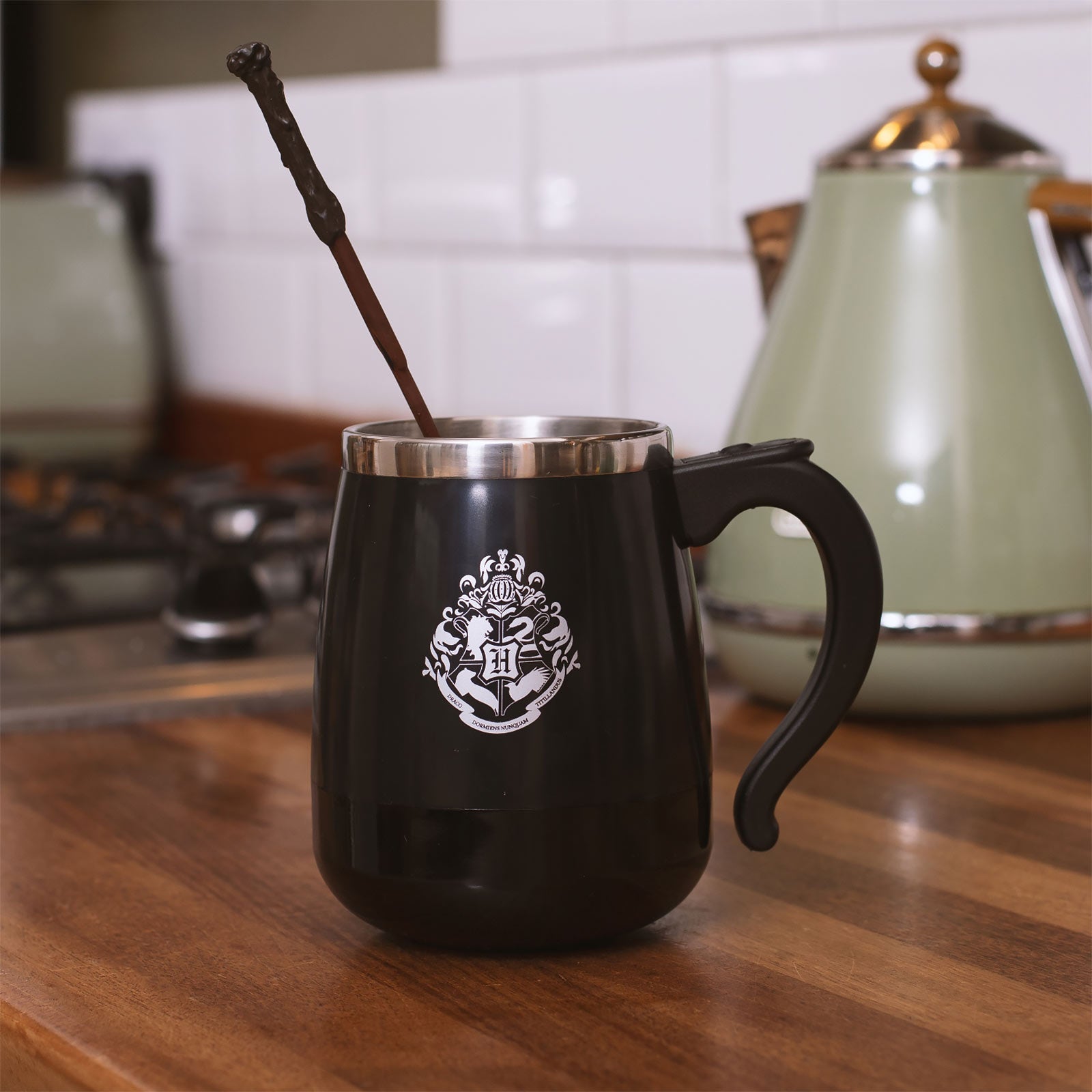 Immagine del prodotto Harry Potter - Tazza di Hogwarts con funzione di mescolamento e bacchetta magica