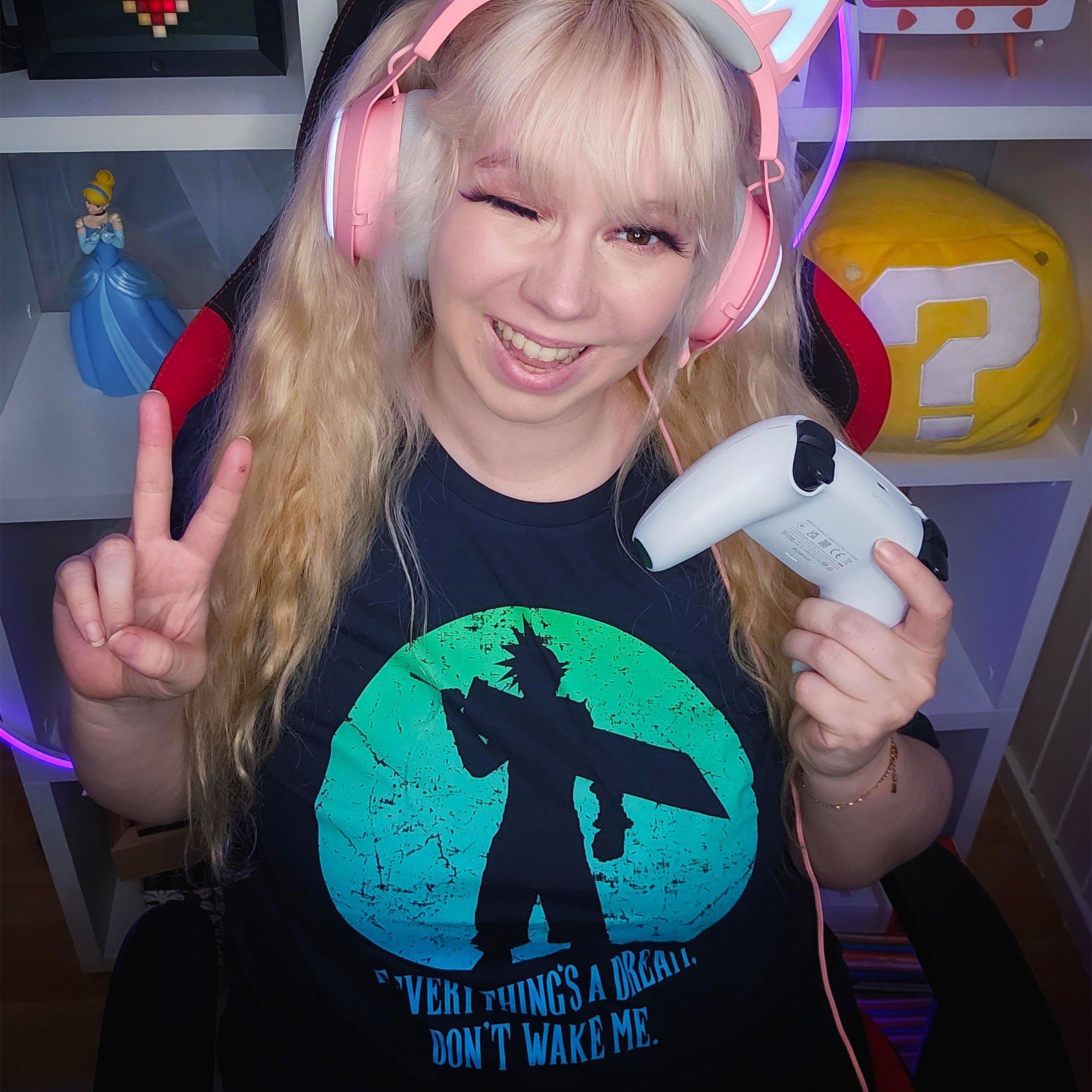 Immagine del prodotto T-shirt di Cloud Strife per fan di Final Fantasy blu