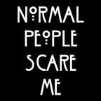 Immagine del prodotto T-shirt 'Normal People Scare Me' per fan di American Horror Story nero