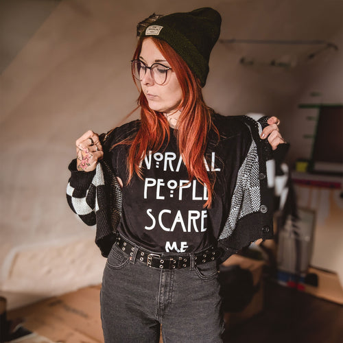 Immagine del prodotto T-shirt 'Normal People Scare Me' per fan di American Horror Story nero