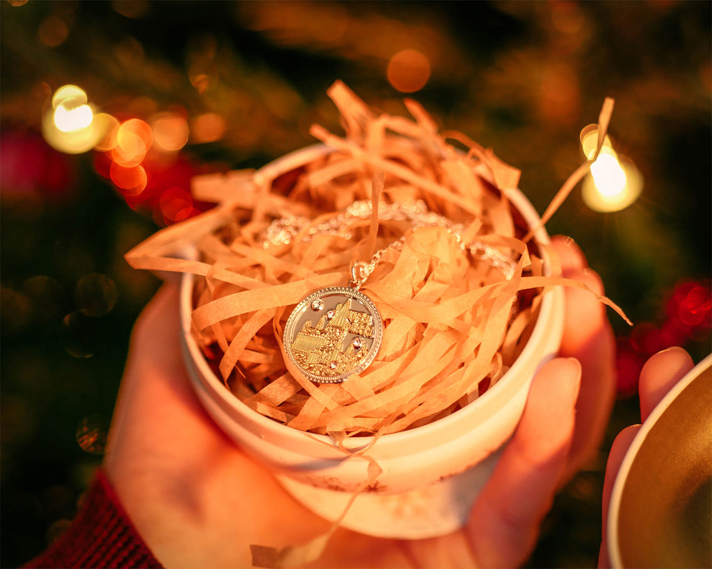 Immagine del prodotto Harry Potter - Pallina di Natale del Ballo del Ceppo con Collana