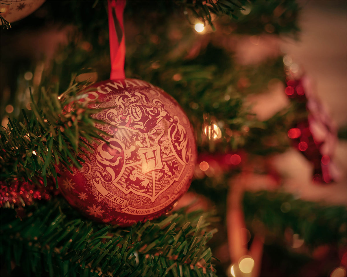 Immagine del prodotto Harry Potter - Palla di Natale stemma di Hogwarts con collana Boccino d'Oro