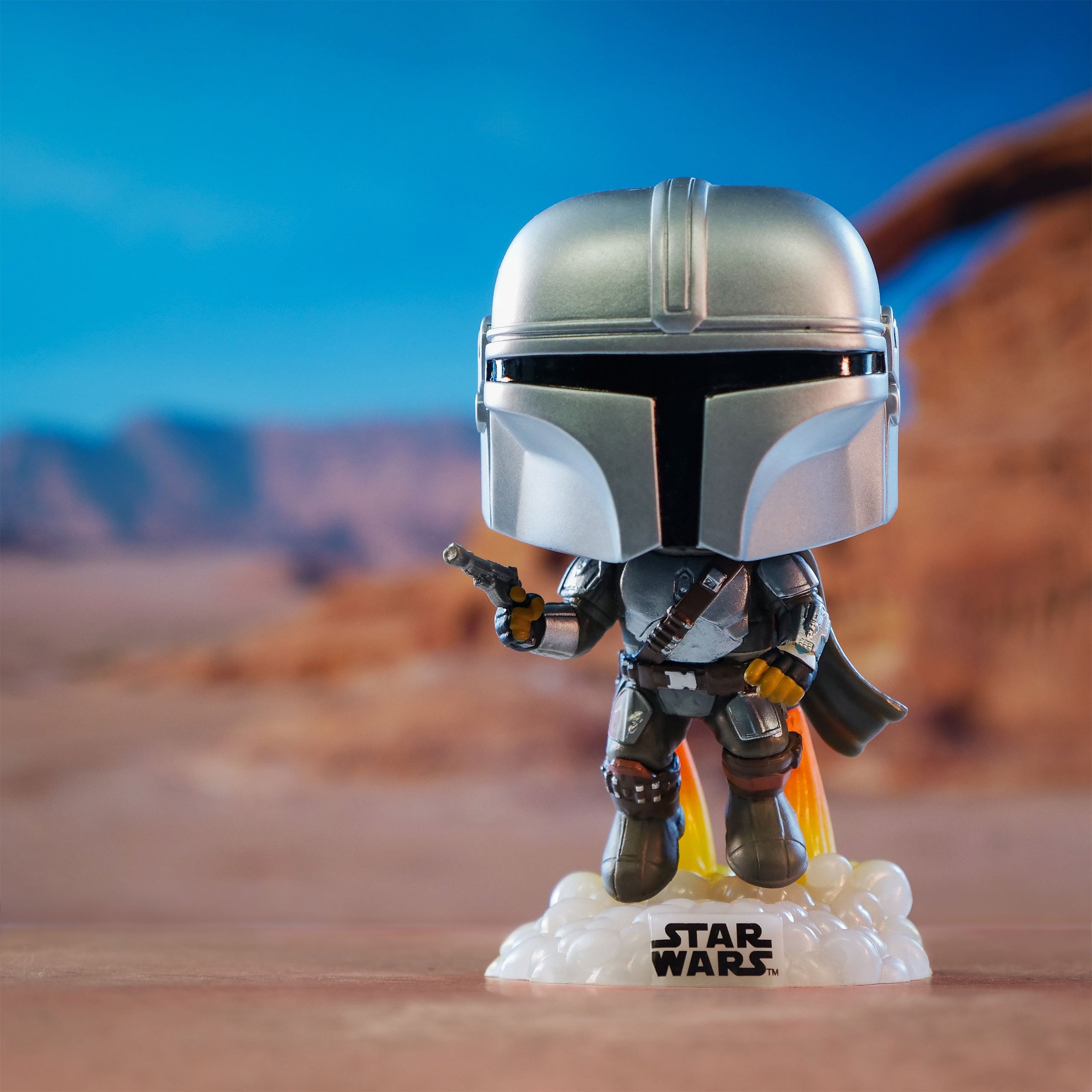 Immagine del prodotto Figura Funko Pop Mando Glow in the Dark con testa oscillante - Star Wars The Mandalorian