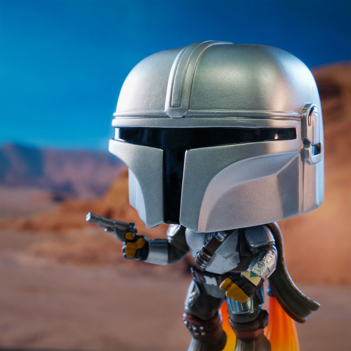 Immagine del prodotto Figura Funko Pop Mando Glow in the Dark con testa oscillante - Star Wars The Mandalorian