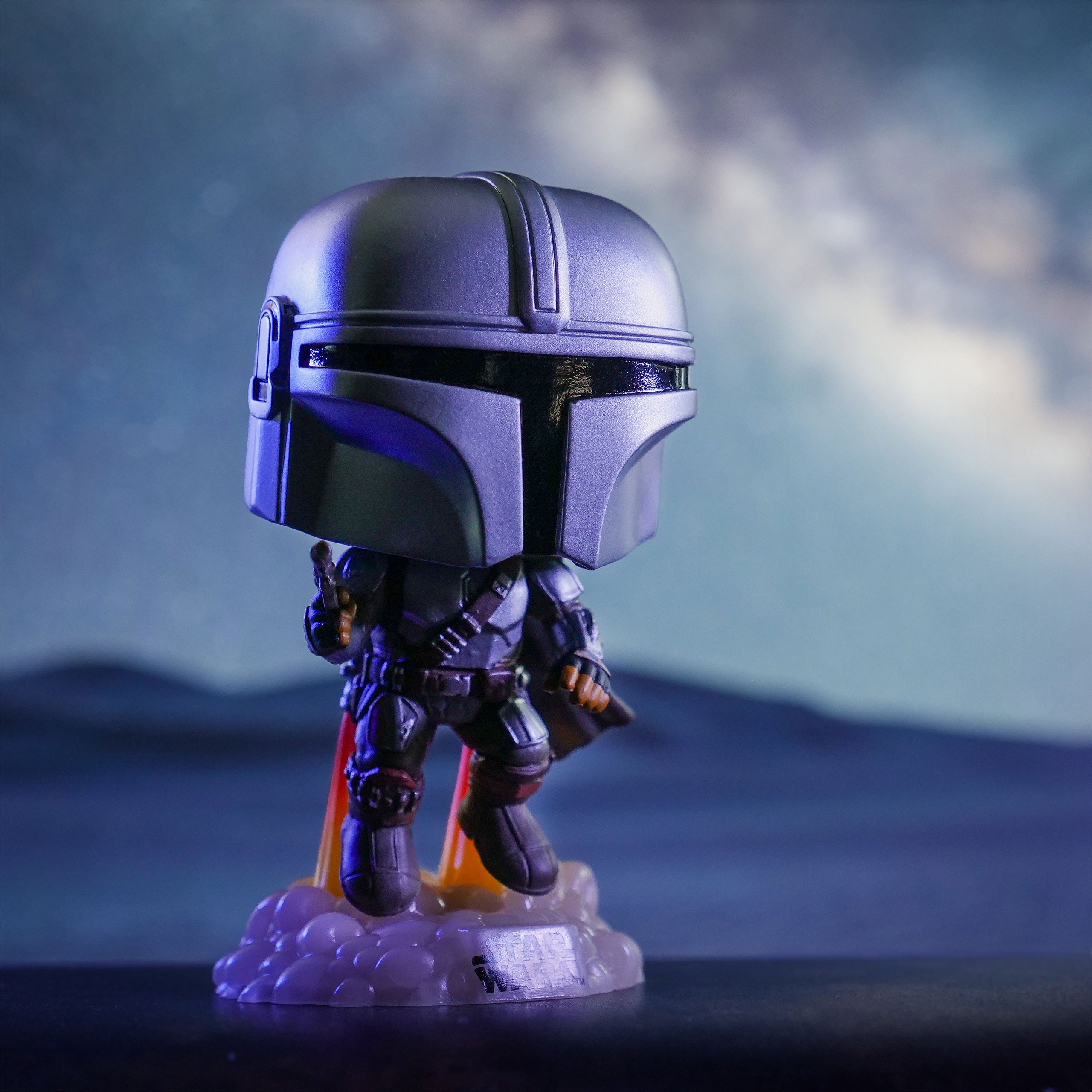 Immagine del prodotto Figura Funko Pop Mando Glow in the Dark con testa oscillante - Star Wars The Mandalorian