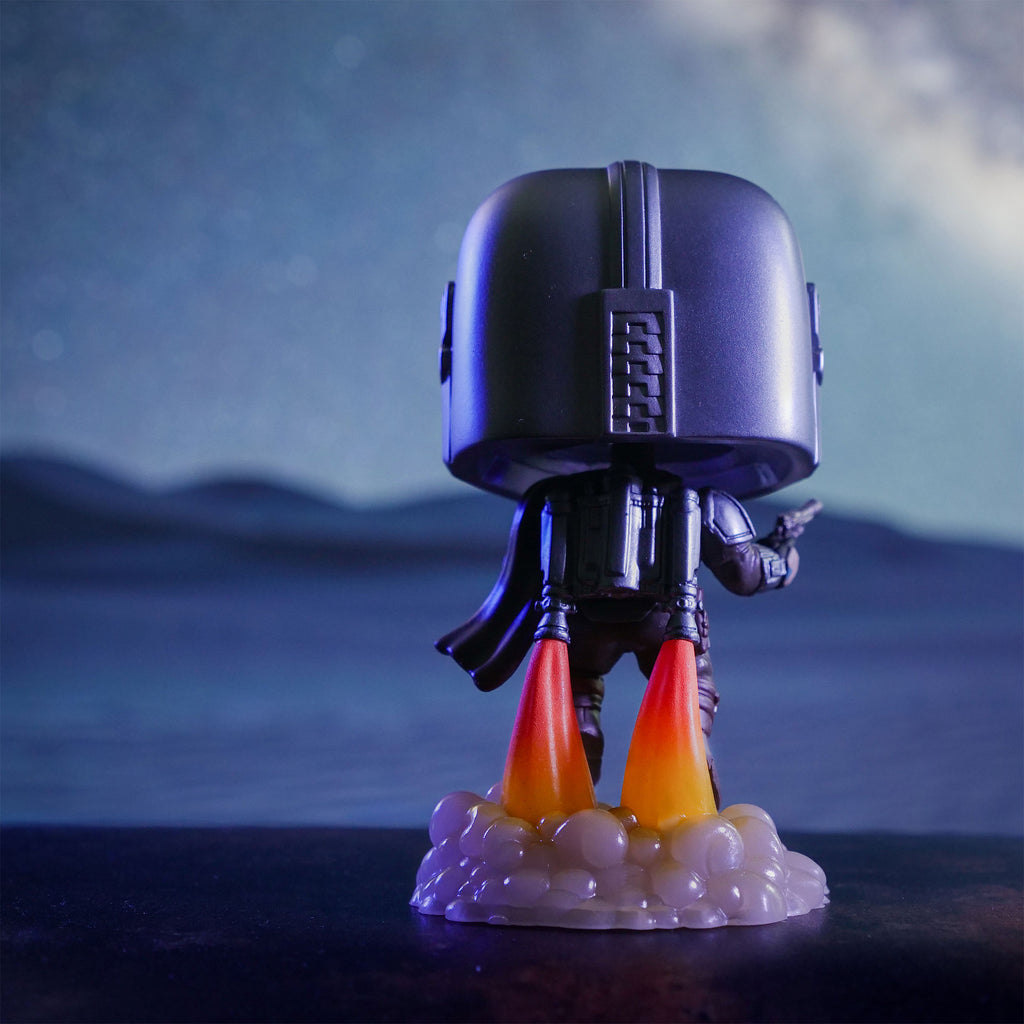 Immagine del prodotto Figura Funko Pop Mando Glow in the Dark con testa oscillante - Star Wars The Mandalorian
