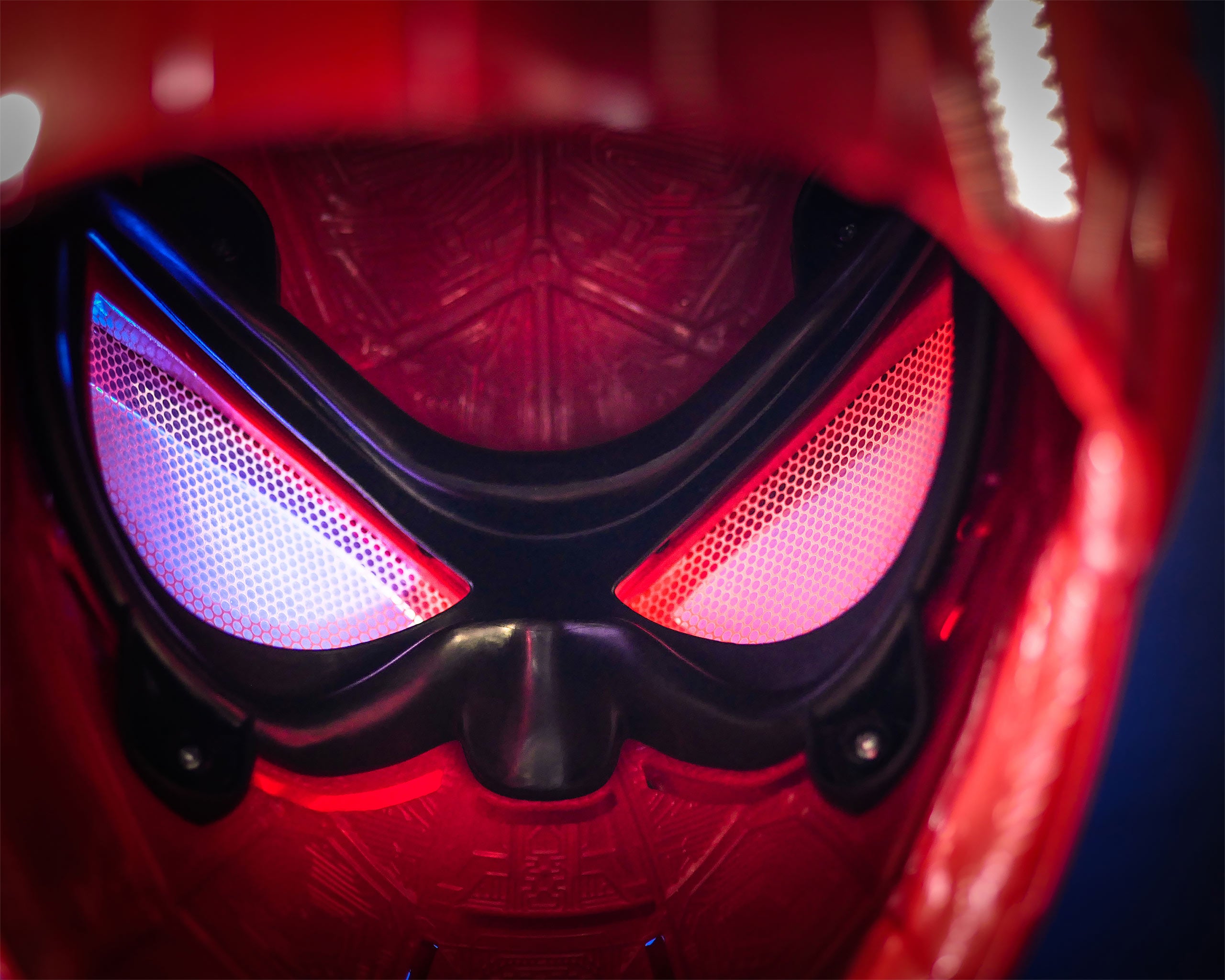 Immagine del prodotto Spider-Man - Replica del casco Iron Spider con effetti di luce