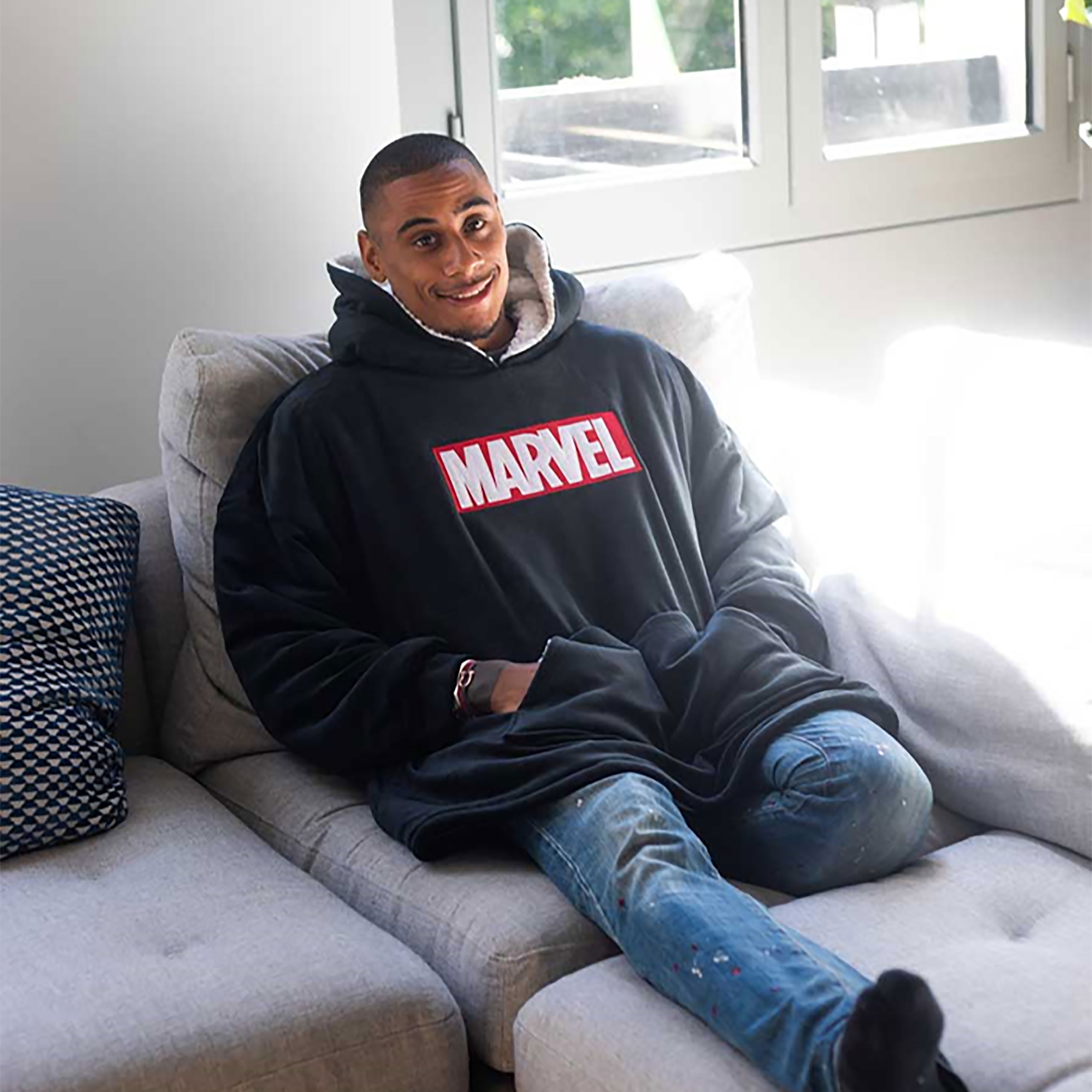 Product image Marvel - Logo Oversize Cuddle Sweater black