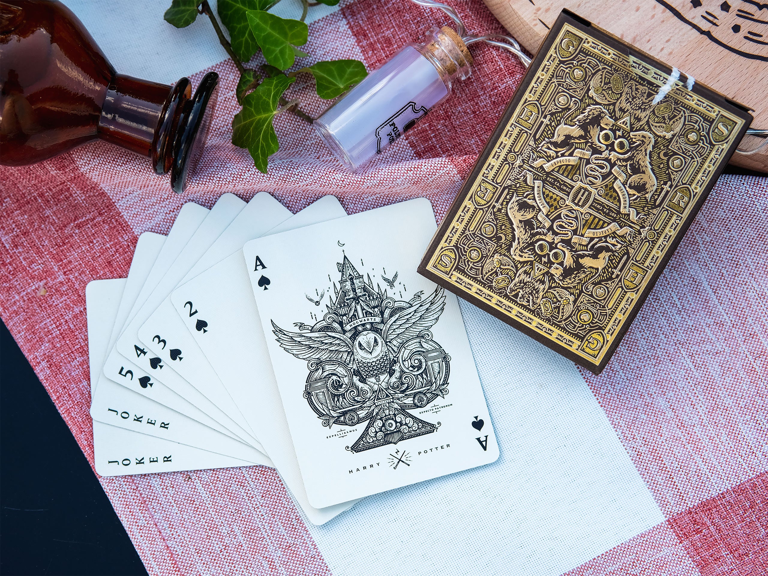 Immagine del prodotto Harry Potter - Gioco di Carte Hufflepuff Edizione Deluxe